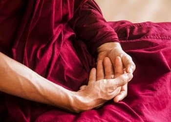 คุณสมบัติของ ผู้ถือศืล นักบวช นักบุญ