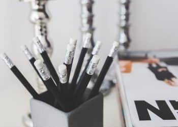 ทำไมต้องมียางลบอยู่บนหัวดินสอ ?