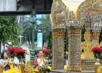 ไหว้พระพรม อย่างไรให้สมหวัง